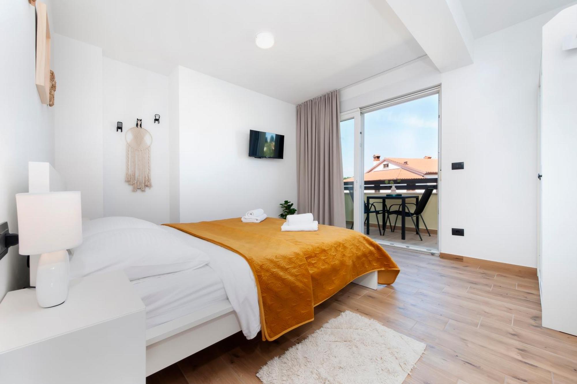 Sunrise & Sunset Apartment *